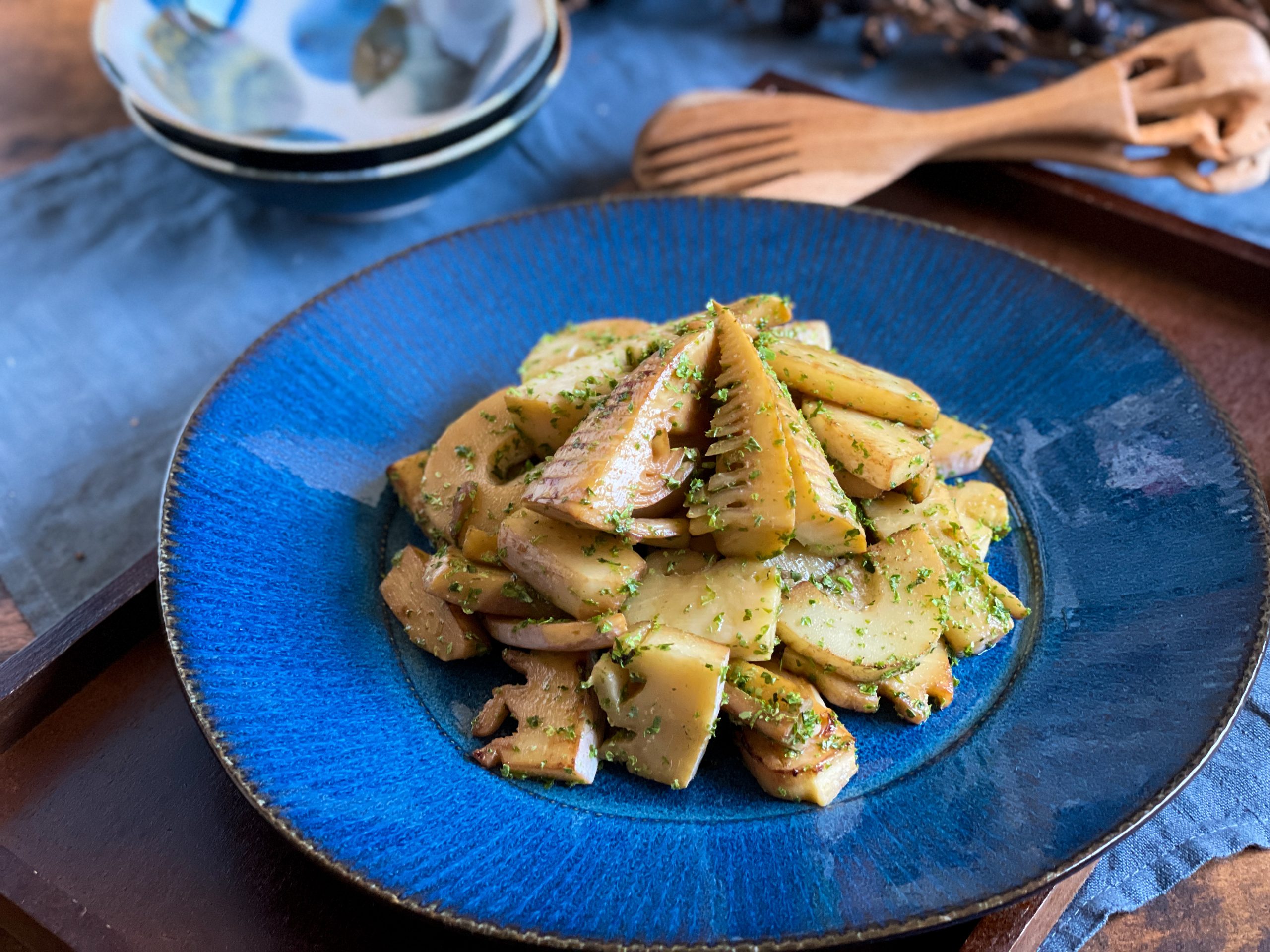 筍の脱マンネリレシピ「タケノコのノリ醤油バター炒め」。バター醤油の香りが漂う、お弁当にもぴったりな一皿。