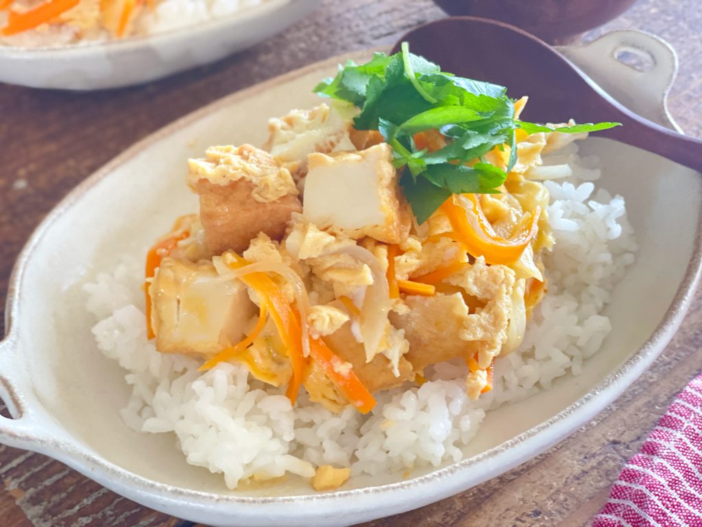 コスパ最強！４人分２９０円！
お肉の代わりに厚揚げを「主役」に。
ボリューム満点！簡単！ヘルシー！ネオ厚揚げ　厚揚げたまご丼